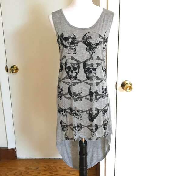 'Tomb Raider' Hi-Lo Goth Punk Steampunk Skull Crossbones Gray Tunic Top - Picture 1 of 5